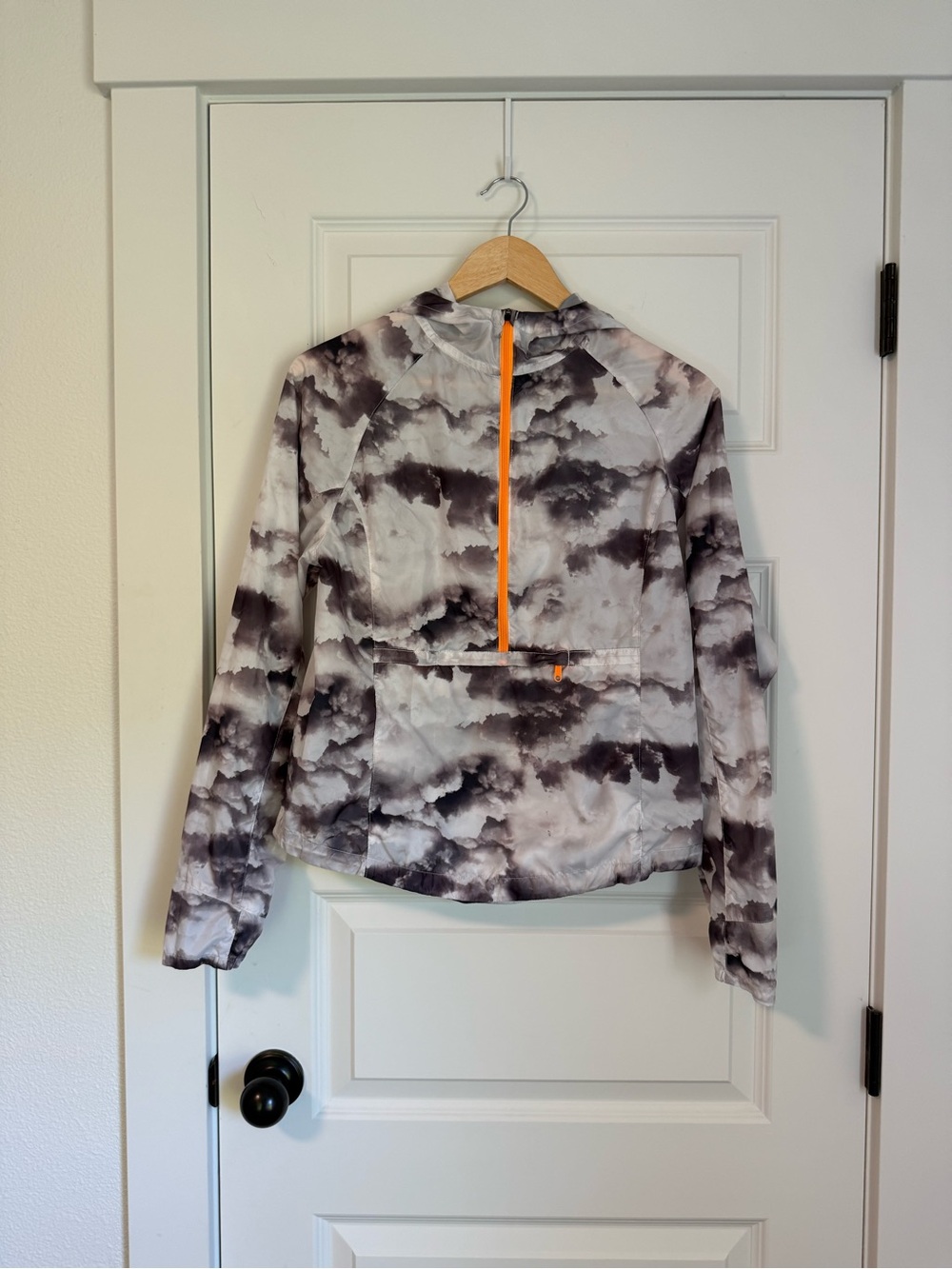 Oiselle Hooded Windbreaker